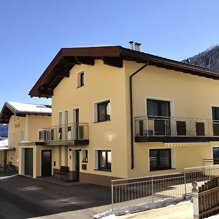 Haus Alpenrose Apartamento *
